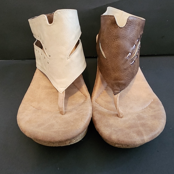 MODZORI REVERSIBLE BRIA Elegant Women's Tan and Cream Sandals - Picture 12 of 15